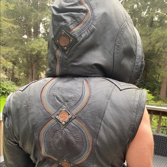 Anahata 💚 Designs Leather Jacket w/ hood and removable sleeves Handmade in Bali - Picture 10 of 15
